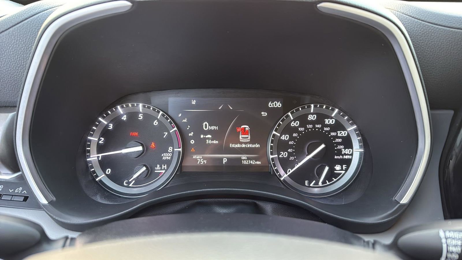 Used 2021 Toyota Highlander XLE image 12