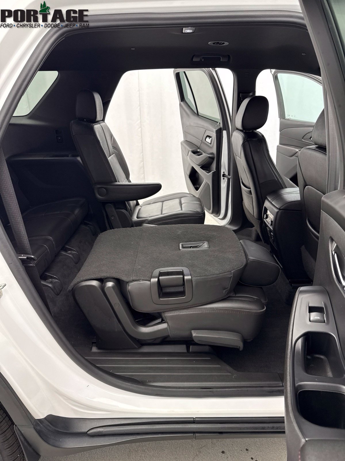 Used 2022 Chevrolet Traverse RS w/ LPO, Floor Liner Package AWD/4WD image 33