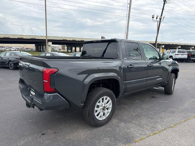 Used 2025 Toyota Tacoma SR5 AWD/4WD image 5