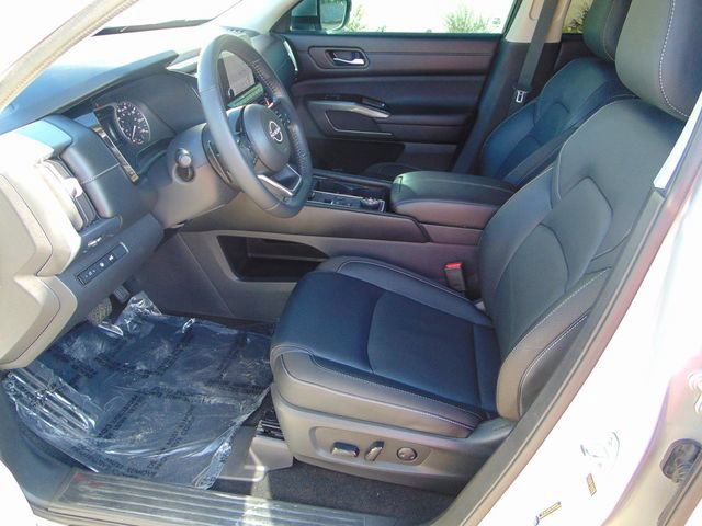Used 2022 Nissan Pathfinder SL w/ SL Black Package AWD/4WD image 10