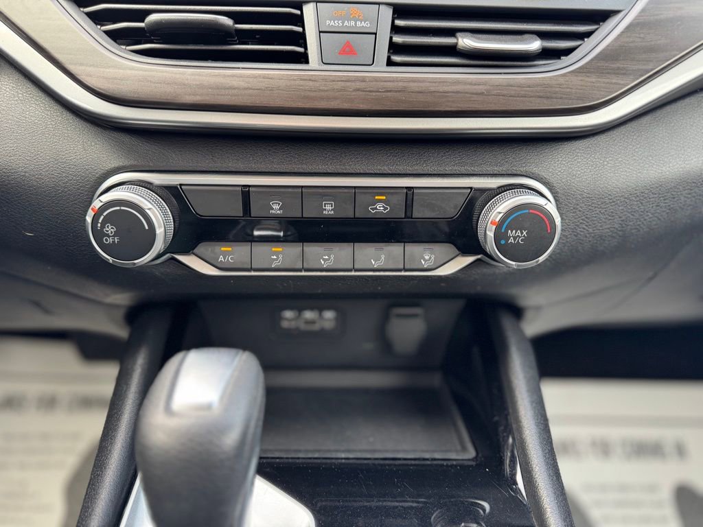 Used 2024 Nissan Altima 2.5 SV FWD image 24