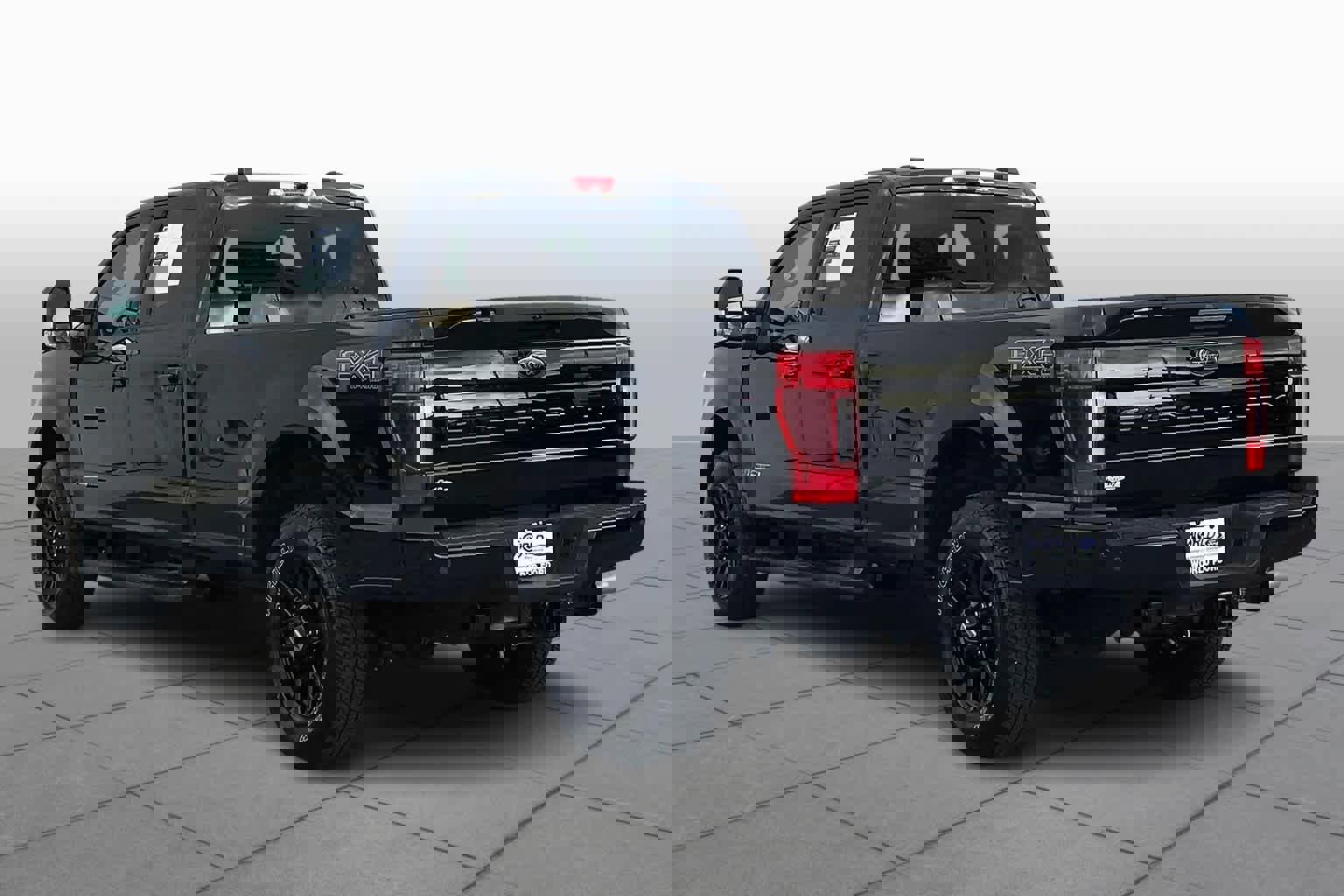 Certified 2022 Ford F350 Lariat w/ Black Appearance Package image 4
