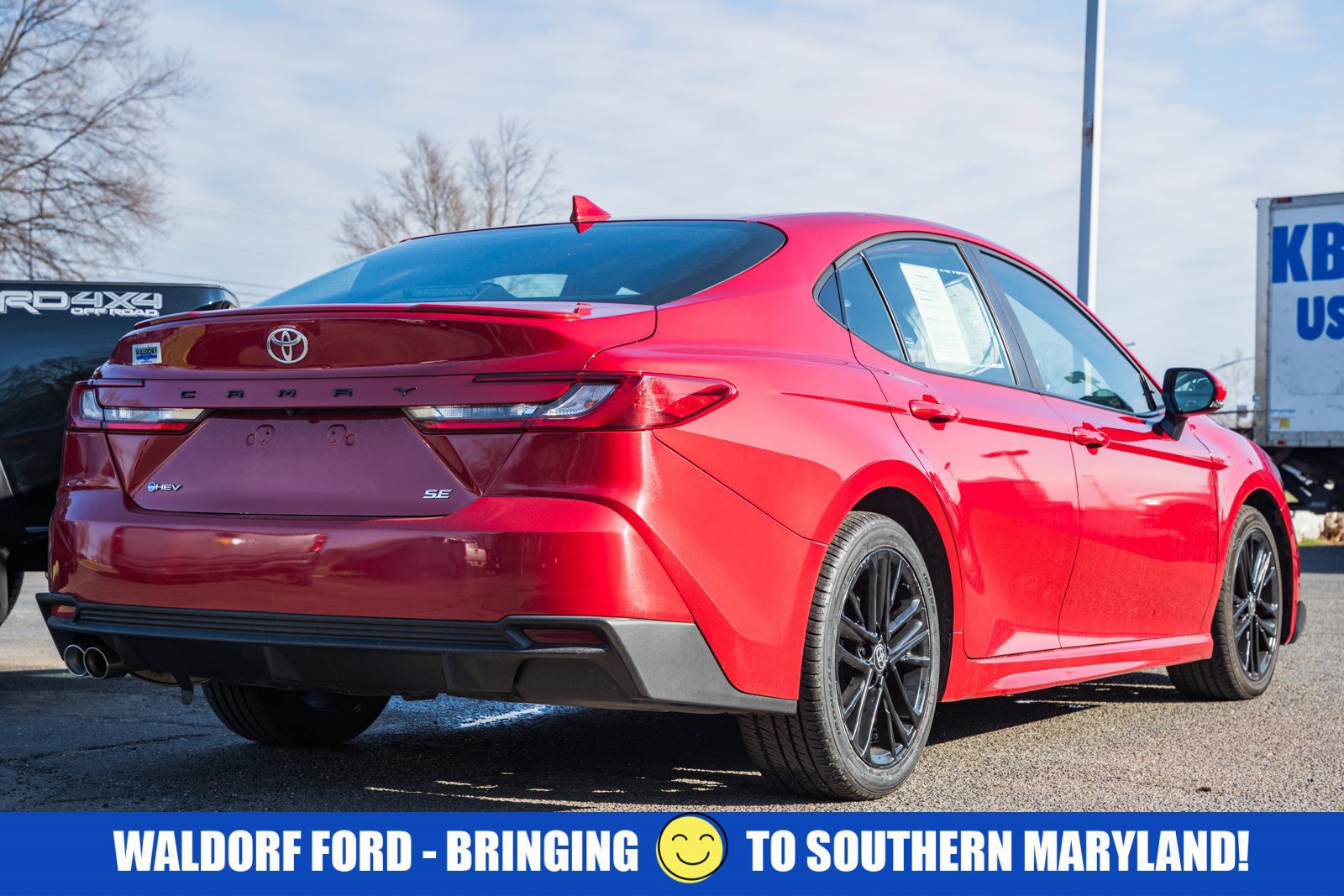 Used 2025 Toyota Camry SE image 3