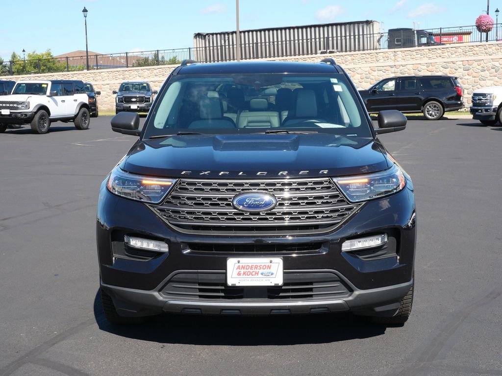 Certified 2021 Ford Explorer XLT w/ Equipment Group 202A AWD/4WD image 3