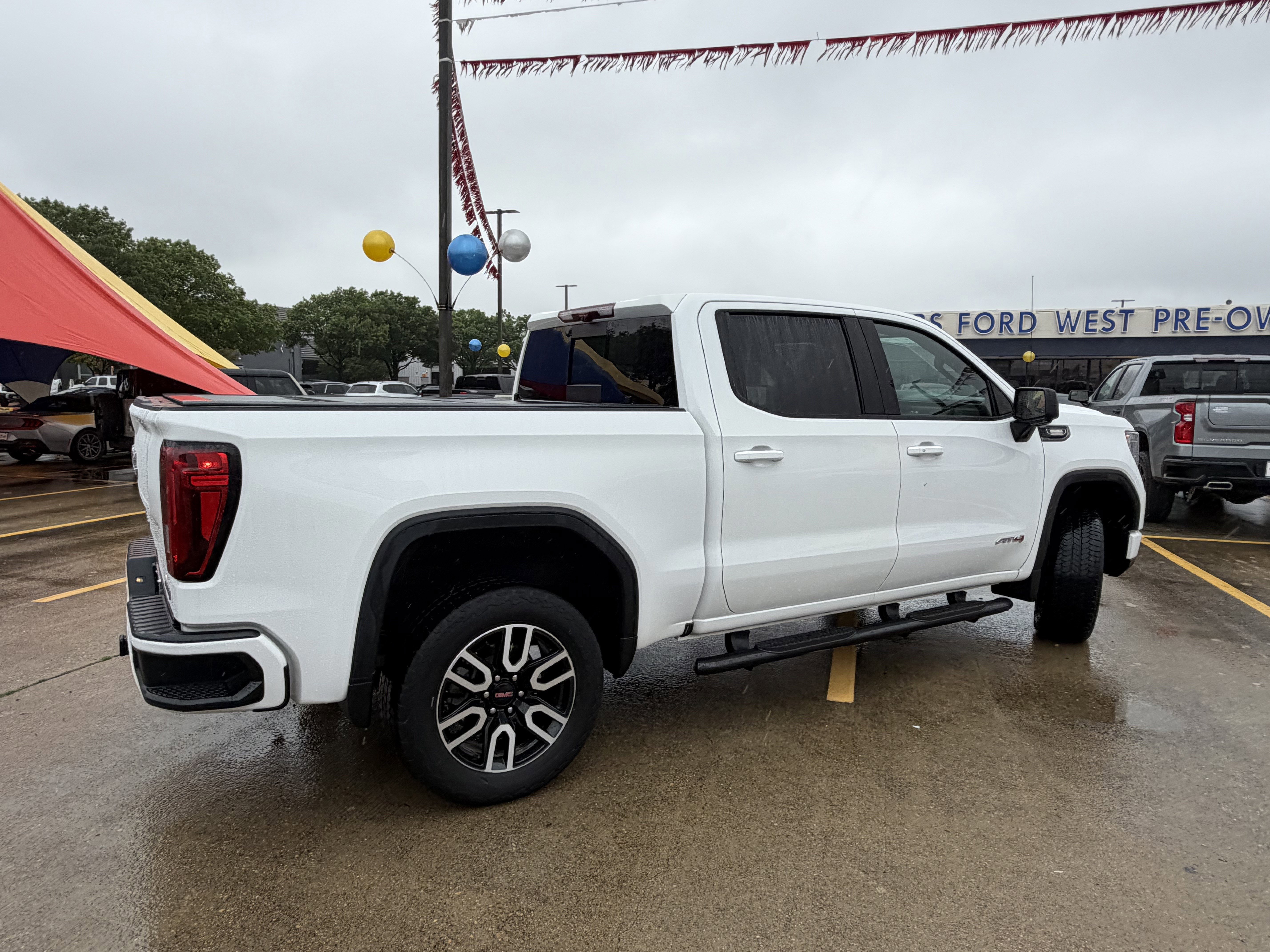 Used 2024 GMC Sierra 1500 AT4 w/ Technology Package image 4