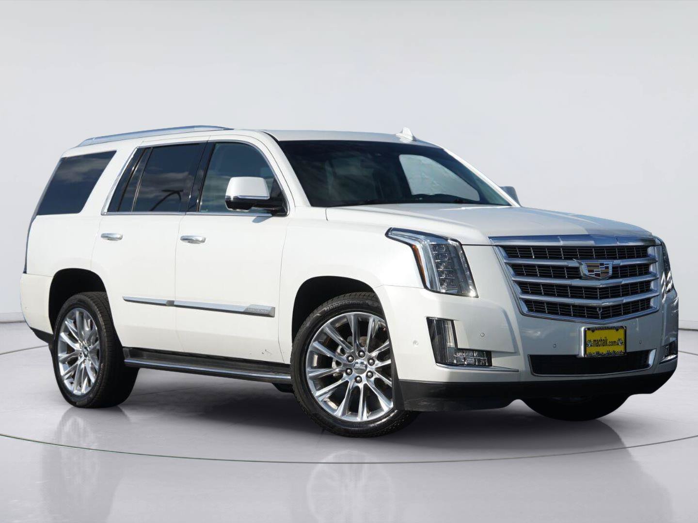 Used 2017 Cadillac Escalade Luxury RWD image 2