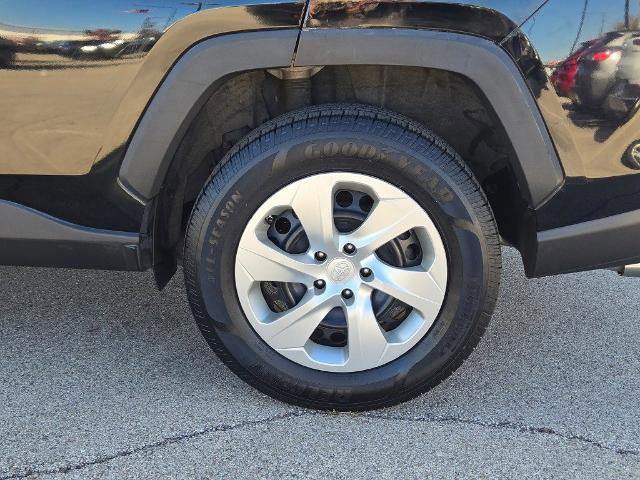 Used 2019 Toyota RAV4 LE image 15