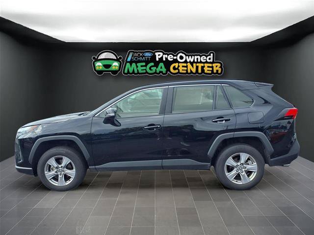 Used 2025 Toyota RAV4 XLE AWD/4WD image 3