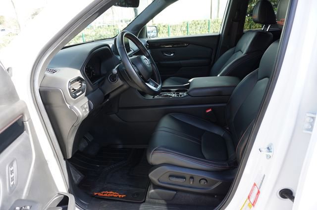 Used 2025 Honda Pilot TrailSport image 31