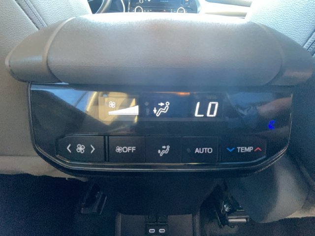 Used 2024 Toyota Highlander XLE AWD/4WD image 34