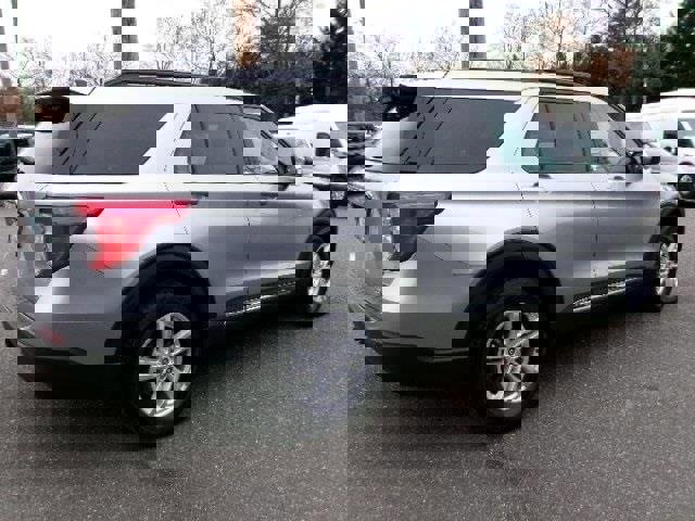 Certified 2023 Ford Explorer XLT w/ Class IV Trailer Tow Package image 2