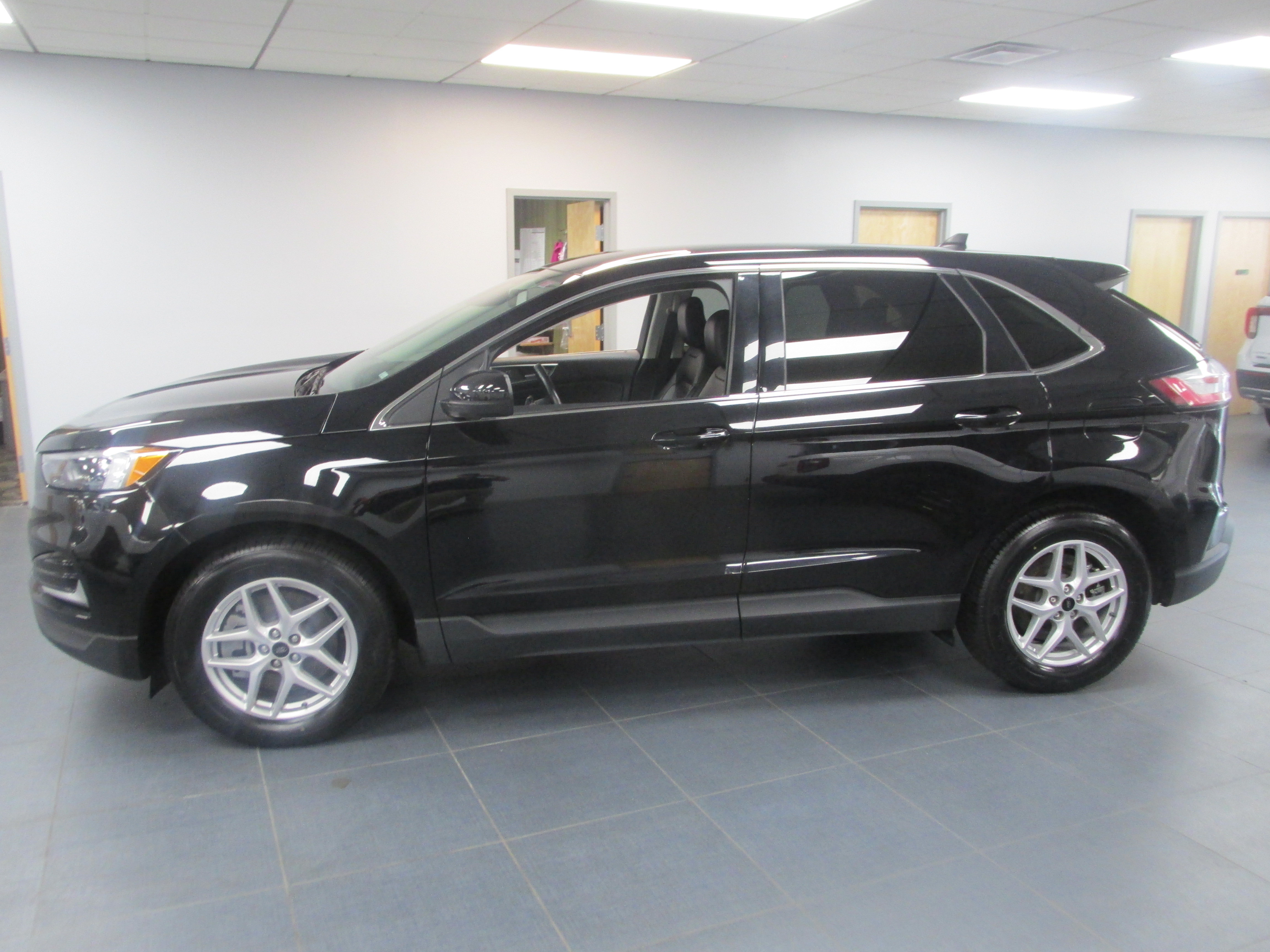 Certified 2024 Ford Edge SEL AWD/4WD image 8