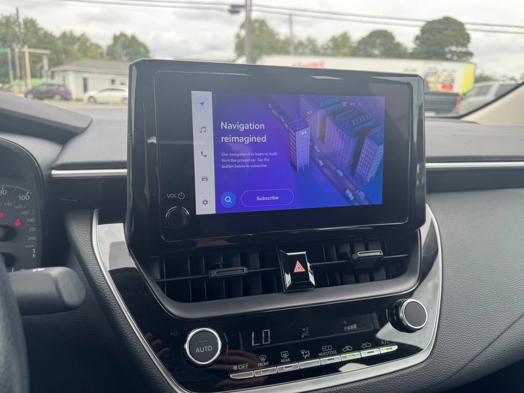 Used 2025 Toyota Corolla LE FWD image 10