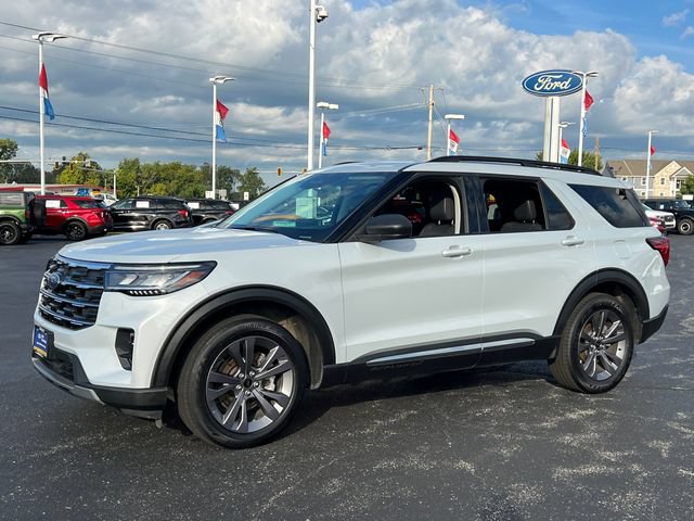 Certified 2025 Ford Explorer Active w/ Active Comfort Package AWD/4WD image 3