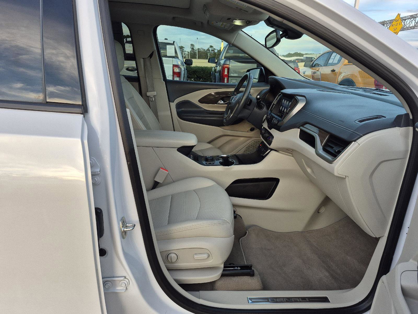 Used 2024 GMC Terrain Denali w/ Denali Premium Package image 27