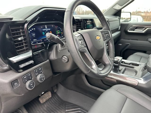 Used 2025 Chevrolet Silverado 1500 LTZ AWD/4WD image 21