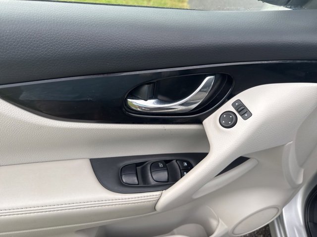 Used 2022 Nissan Rogue Sport SV image 23