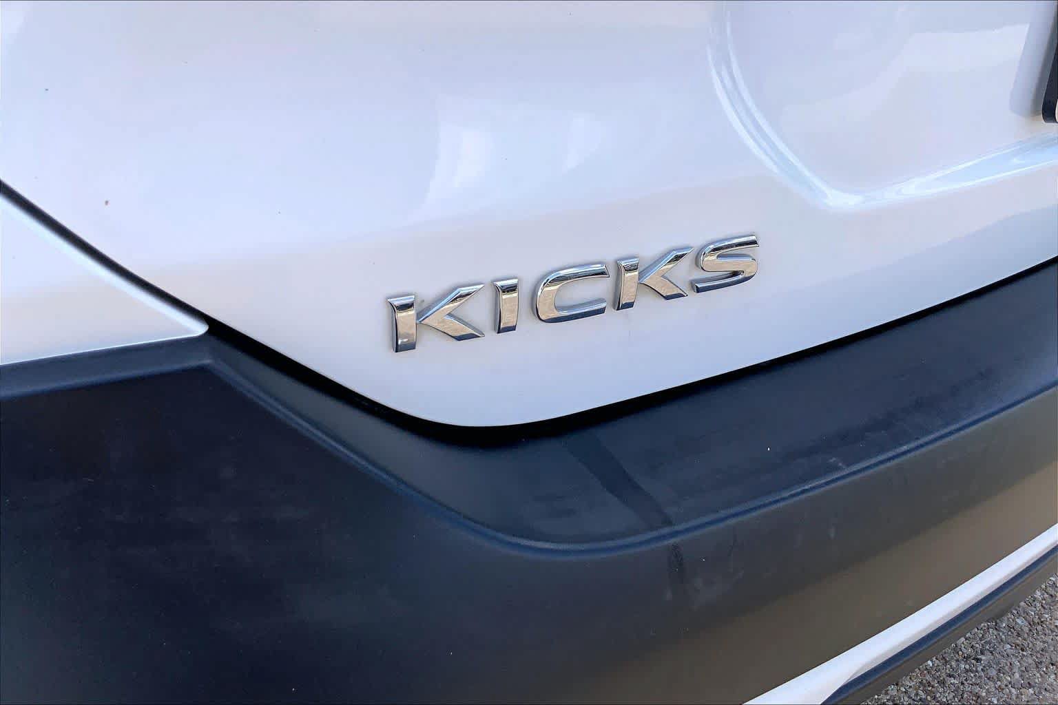 Used 2019 Nissan Kicks SR FWD image 31