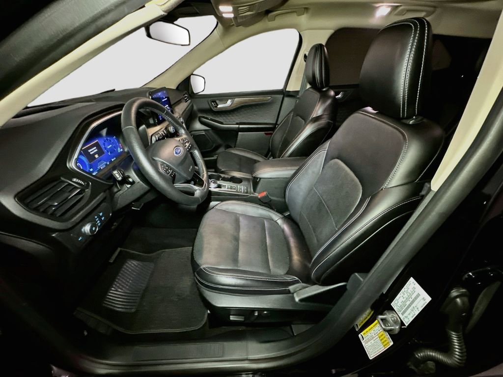 Certified 2020 Ford Escape Titanium w/ Titanium Premium Package 2.0 AWD/4WD image 20