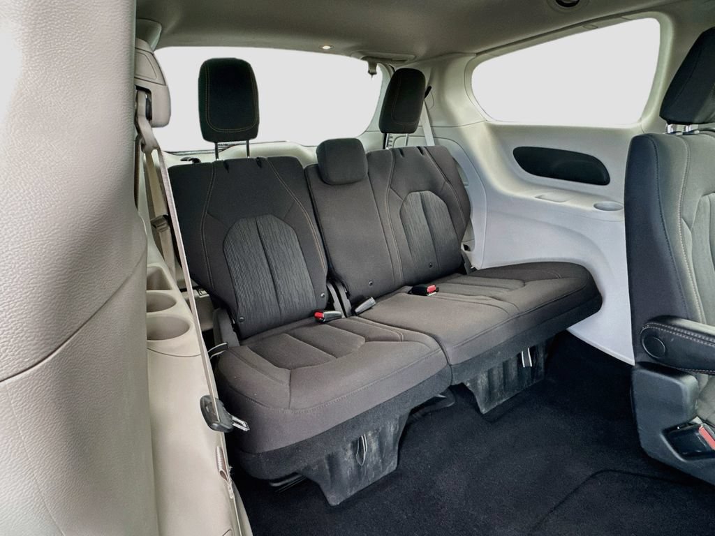 Used 2019 Chrysler Pacifica Touring Plus w/ Advanced Safetytec Group FWD image 26