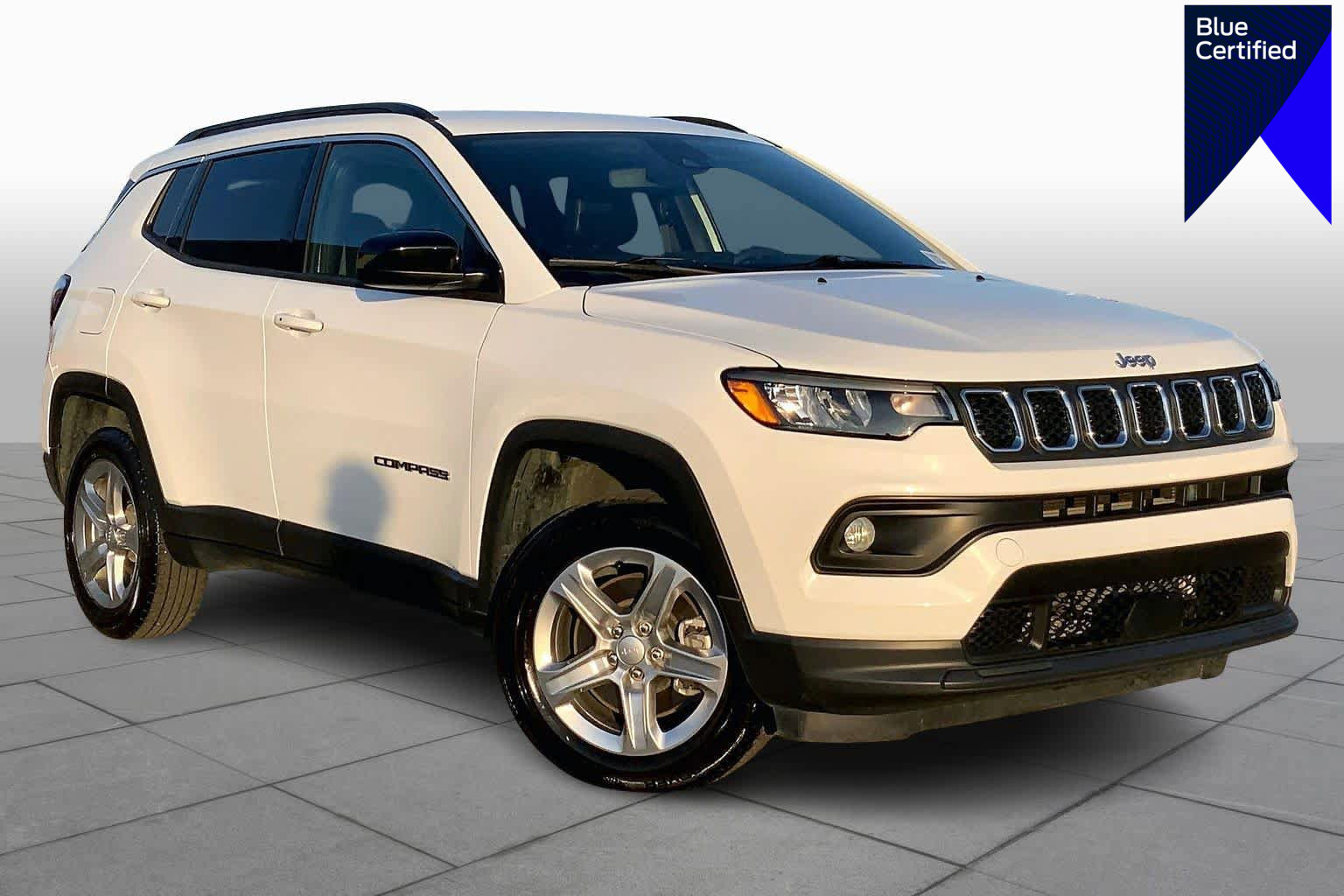 Used 2024 Jeep Compass Latitude image 1
