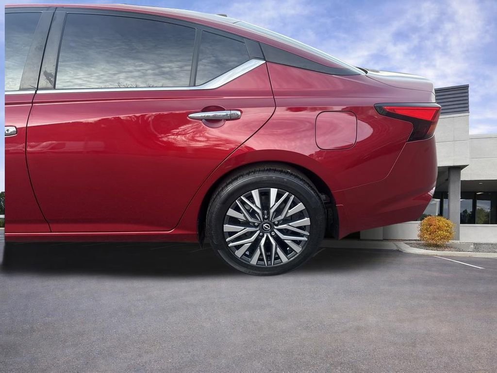 Used 2023 Nissan Altima 2.5 SV FWD image 32