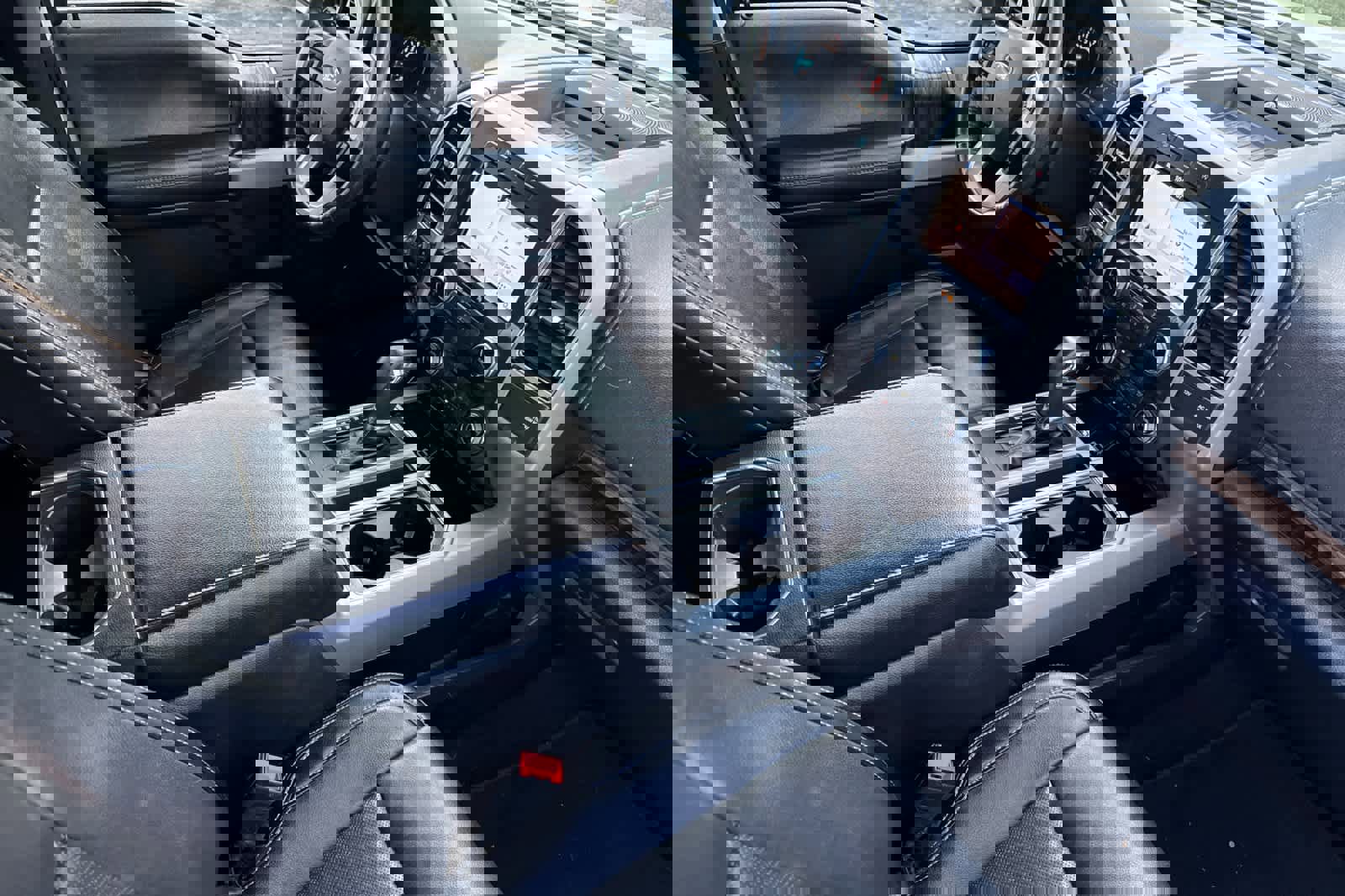 Certified 2019 Ford F150 Lariat w/ Equipment Group 502A Luxury image 15