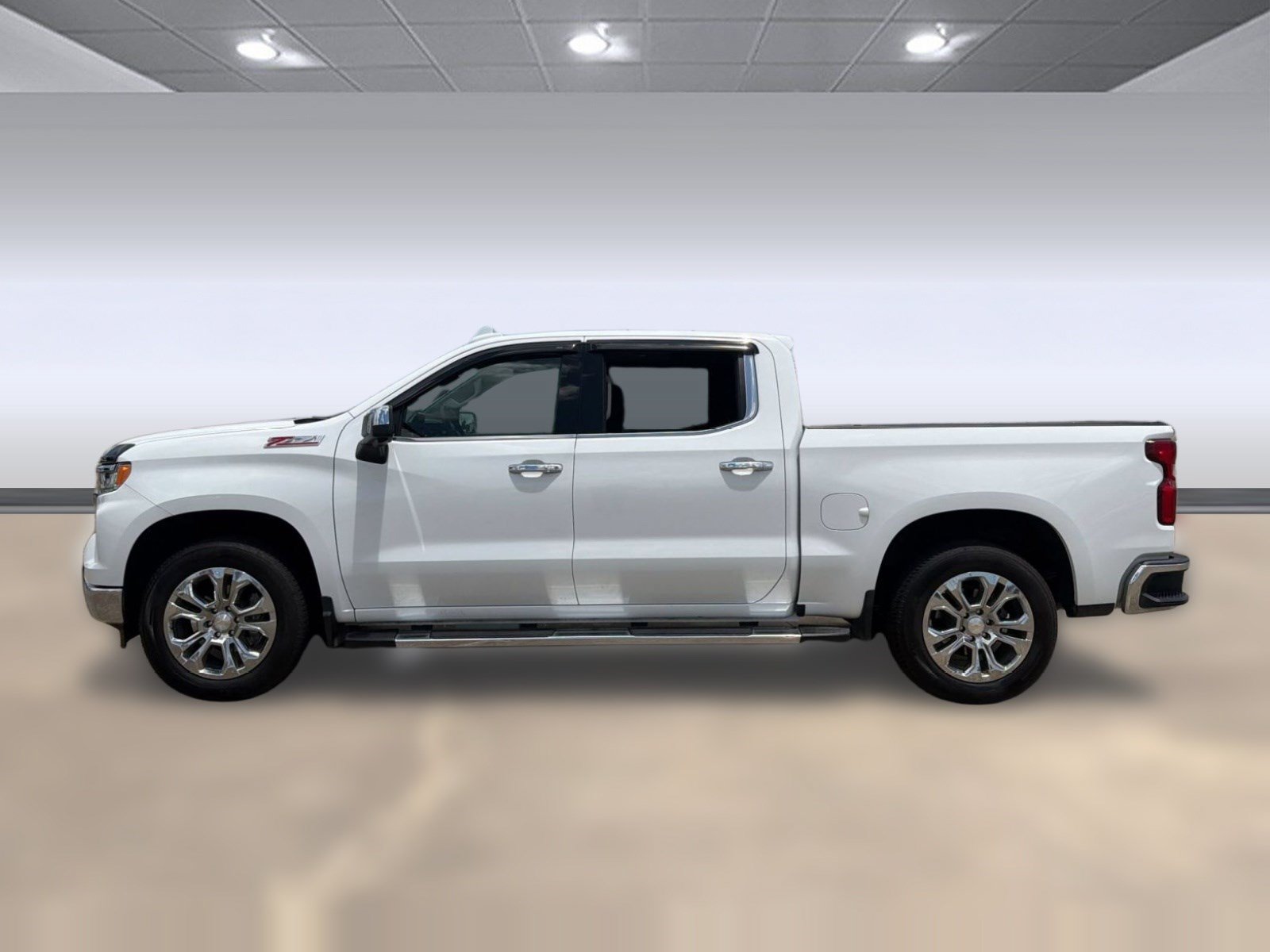 Used 2025 Chevrolet Silverado 1500 LTZ AWD/4WD image 2