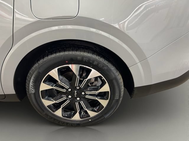 Used 2024 Kia Carnival EX FWD image 33