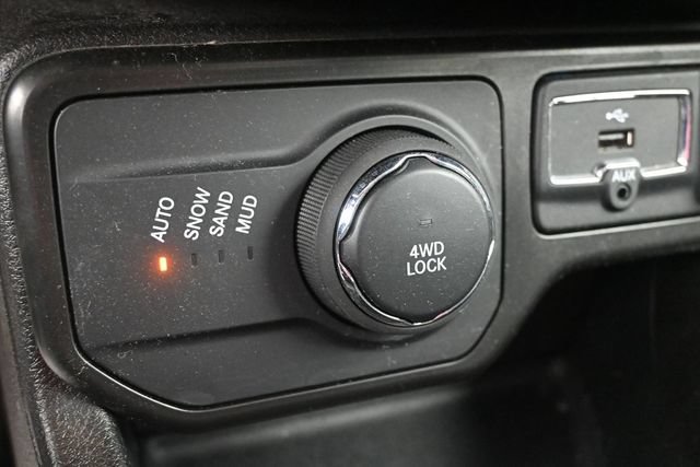Used 2023 Jeep Renegade Latitude AWD/4WD image 13