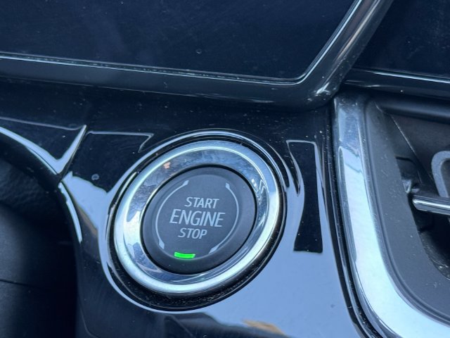 Used 2025 Chevrolet Trax RS w/ Sunroof Package FWD image 16