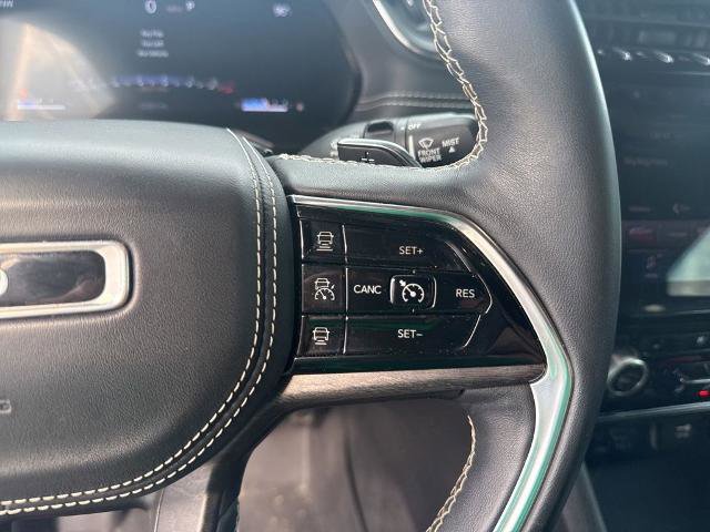Used 2022 Jeep Grand Cherokee L Overland w/ Luxury Tech Group IV RWD image 16