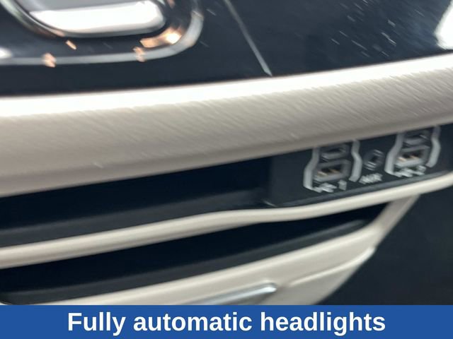 Used 2022 Chrysler Voyager LX FWD image 39