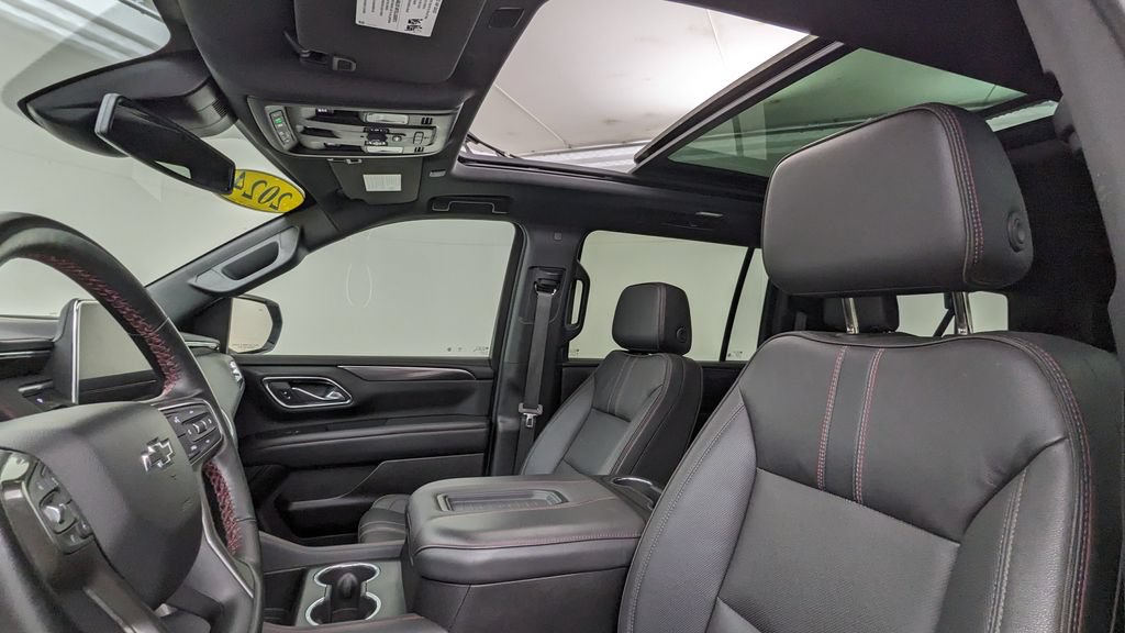 Used 2024 Chevrolet Suburban RST w/ Luxury Package AWD/4WD image 3