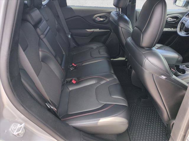 Used 2019 Jeep Cherokee Trailhawk AWD/4WD image 20