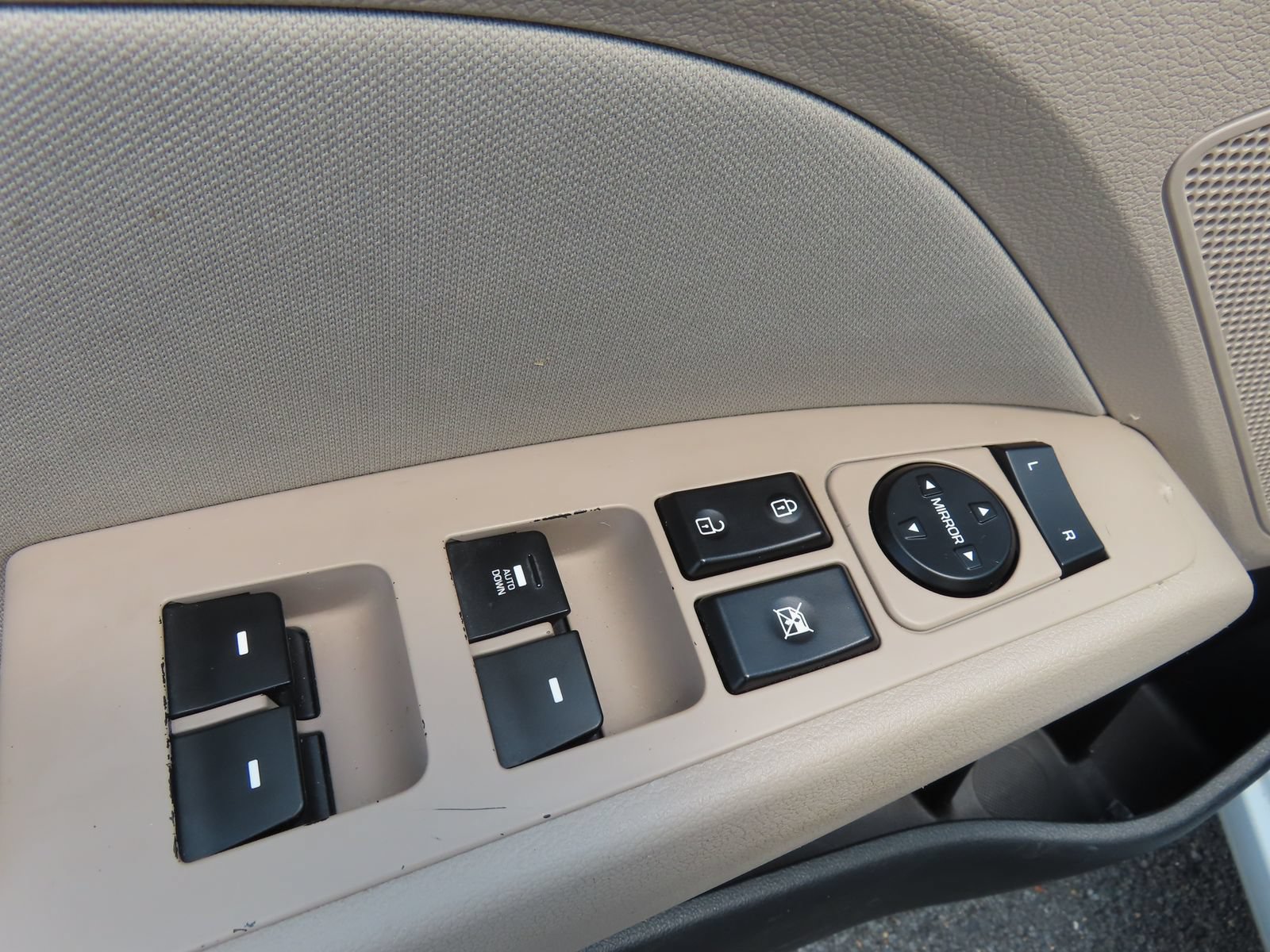 Used 2017 Hyundai Elantra SE FWD image 11
