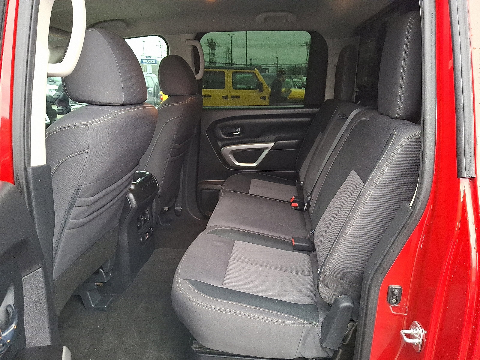 Used 2020 Nissan Titan SV w/ SV Convenience Package image 10