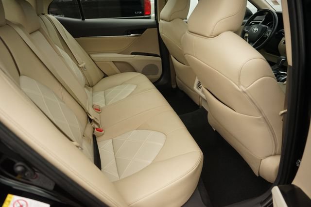 Used 2018 Toyota Camry XLE FWD image 16