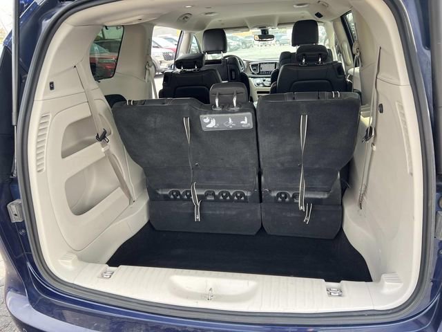 Used 2019 Chrysler Pacifica Touring-L Plus FWD image 12