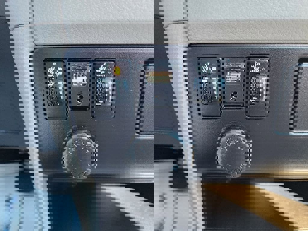 Used 2019 Toyota Sienna XLE image 22