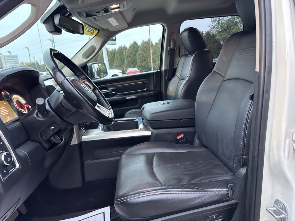 Used 2018 RAM 1500 Laramie w/ Convenience Group AWD/4WD image 10