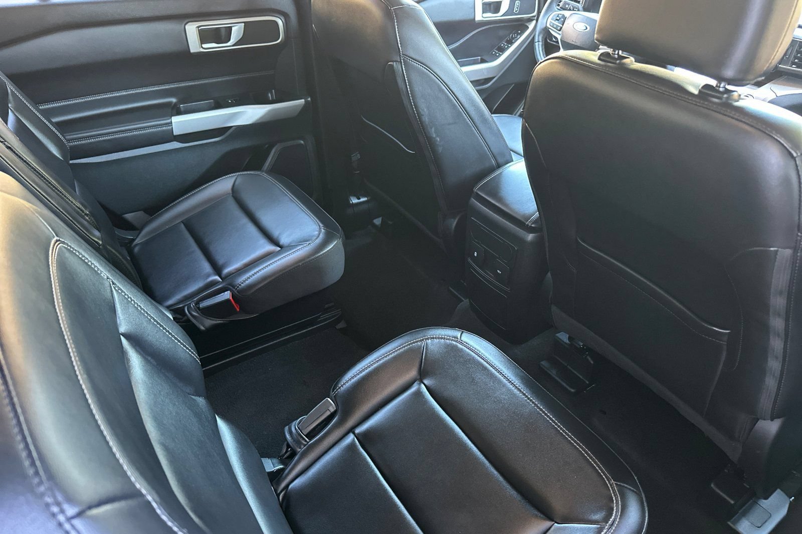 Certified 2023 Ford Explorer XLT w/ Equipment Group 202A AWD/4WD image 19