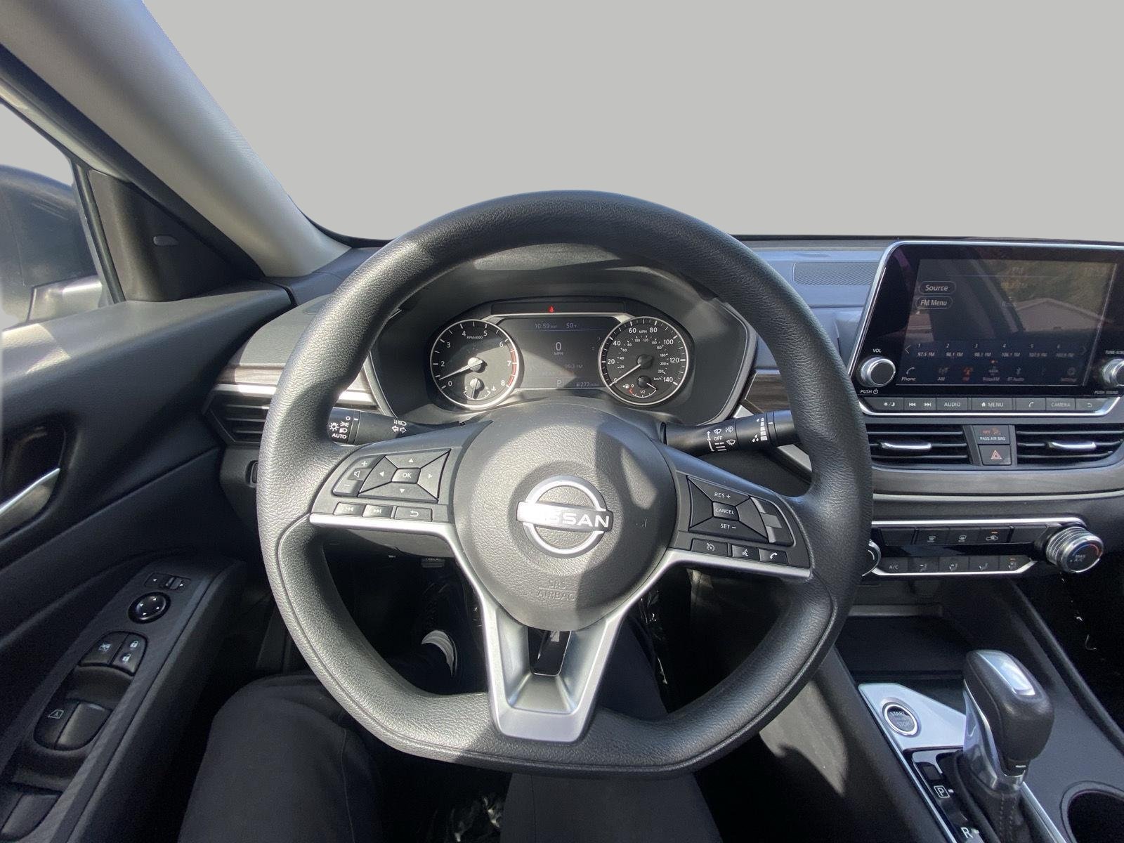Used 2025 Nissan Altima 2.5 SV FWD image 14