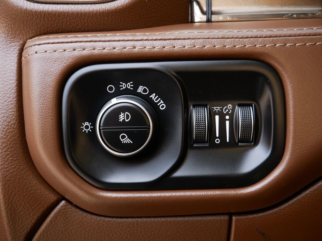 Used 2022 RAM 3500 Limited image 19