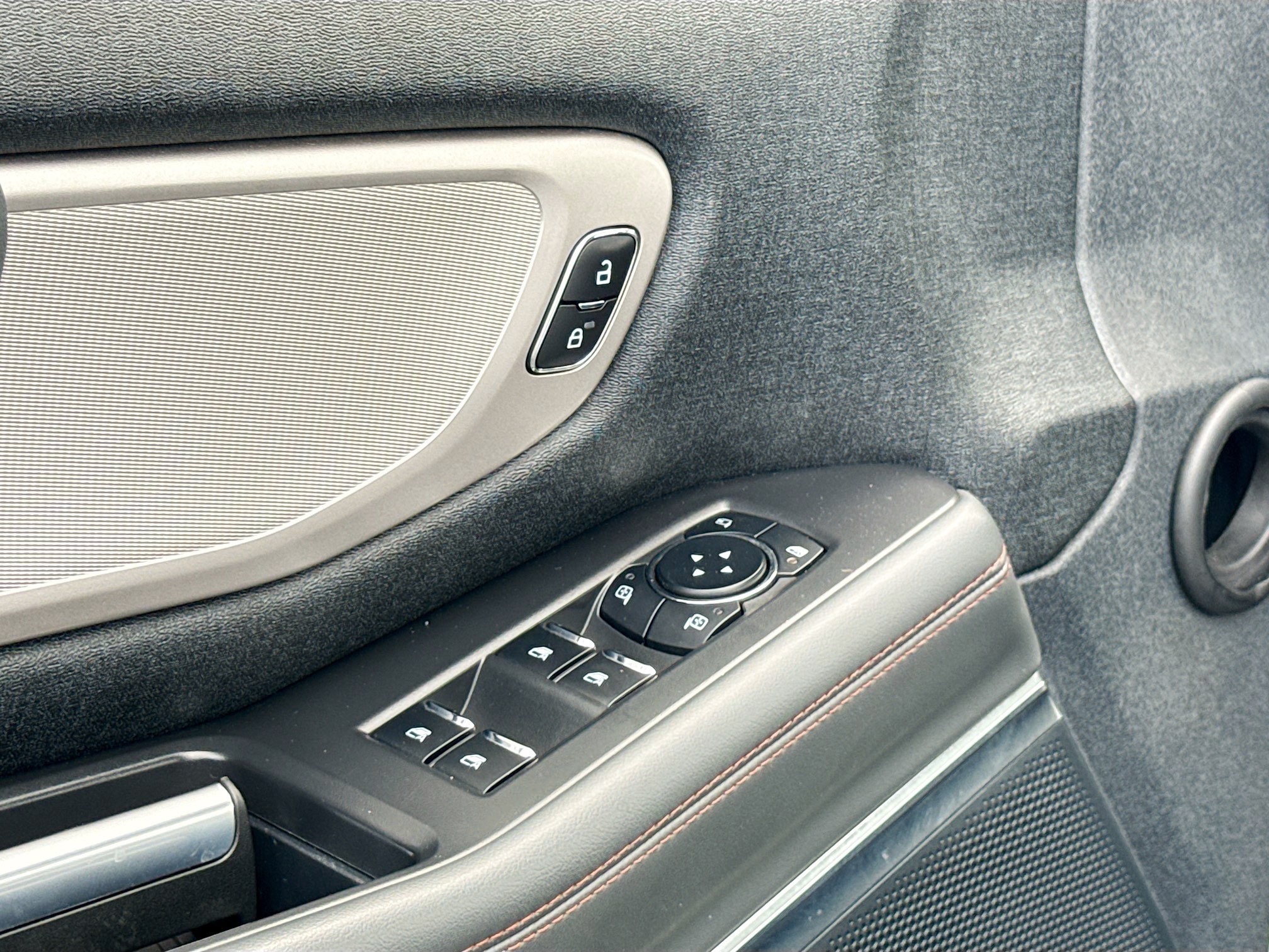 Certified 2025 Ford Expedition Active AWD/4WD image 9