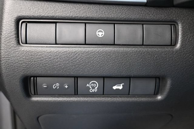 Used 2024 Nissan Rogue SV AWD/4WD image 23