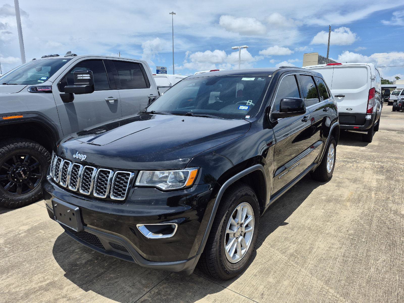Used 2019 Jeep Grand Cherokee Laredo AWD/4WD video 1