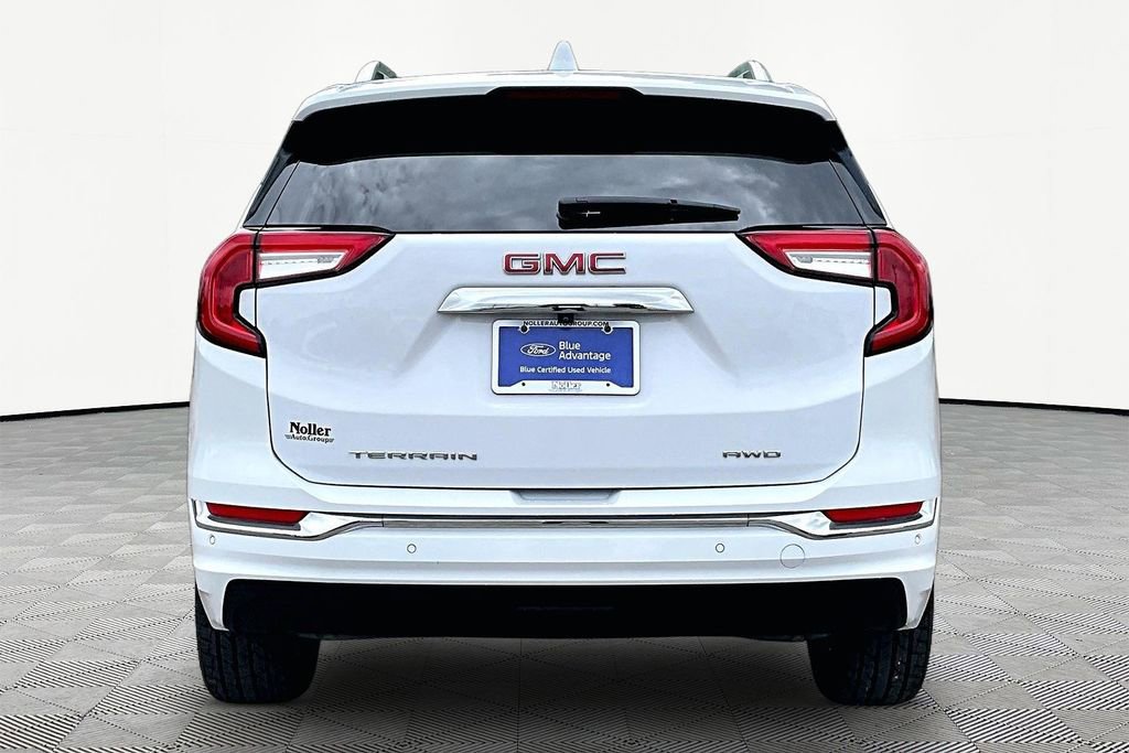 Used 2023 GMC Terrain Denali w/ Denali Premium Package AWD/4WD image 4