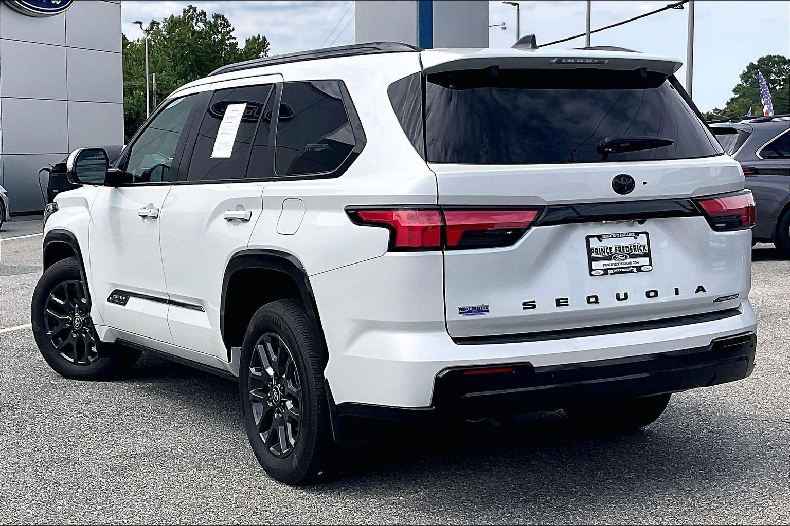 Used 2025 Toyota Sequoia Platinum AWD/4WD image 11