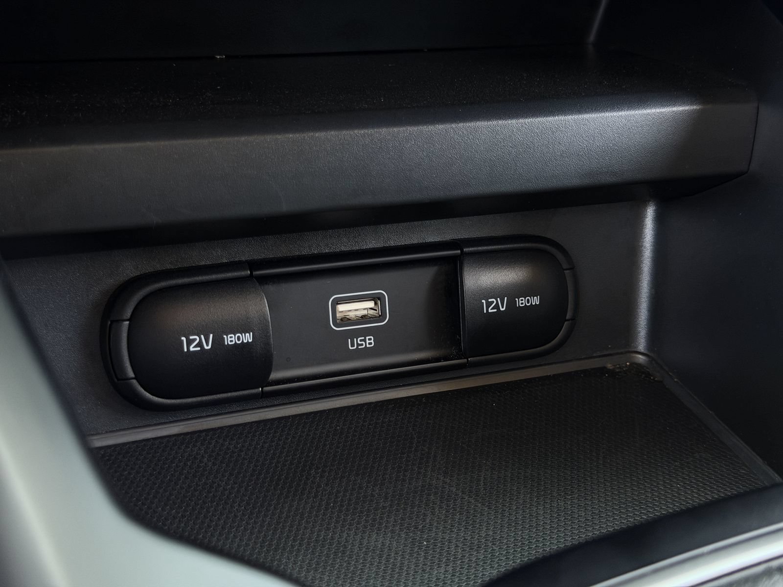Used 2025 Kia Soul LX w/ LX Technology Package FWD image 21